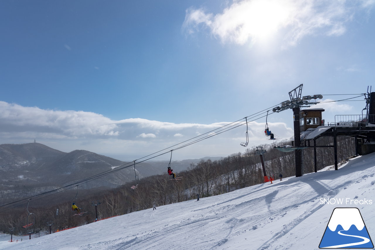 登別カルルス温泉サンライバスキー場｜待望の大雪！シュプールを描けばふわふわの雪煙が漂う、全7コースが滑走可能です(^^)v